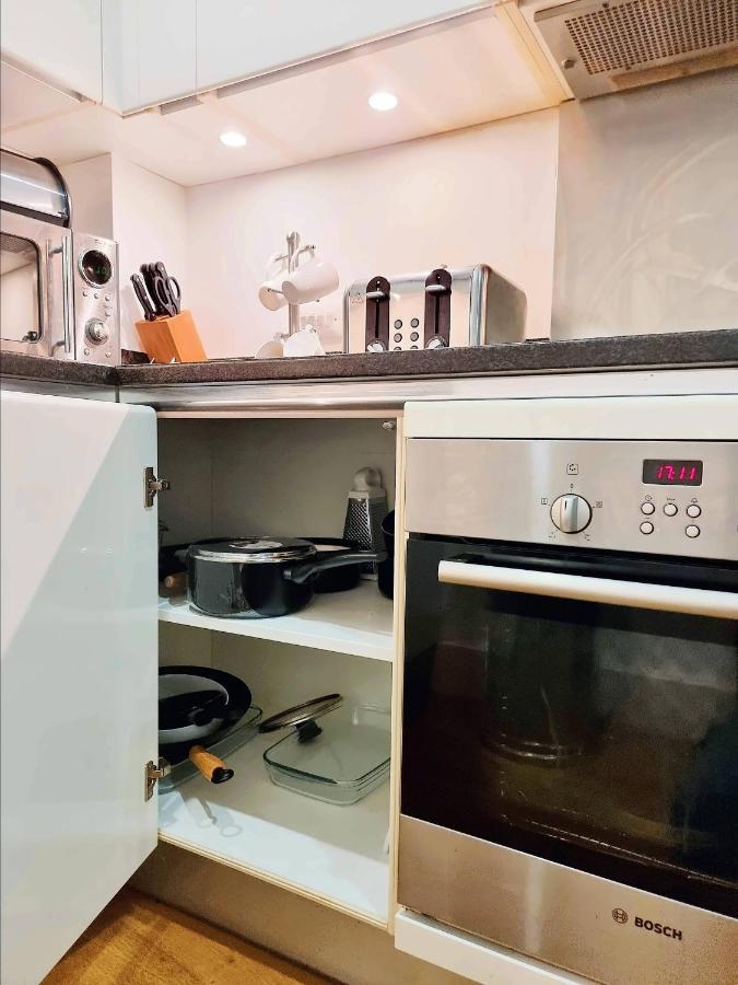 Your Riverside Home 2 With Private Balcony ロンドン エクステリア 写真