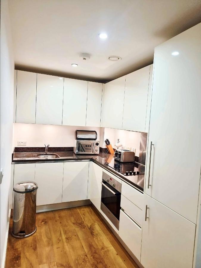 Your Riverside Home 2 With Private Balcony ロンドン エクステリア 写真