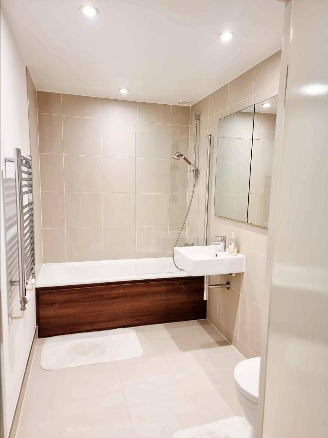 Your Riverside Home 2 With Private Balcony ロンドン エクステリア 写真
